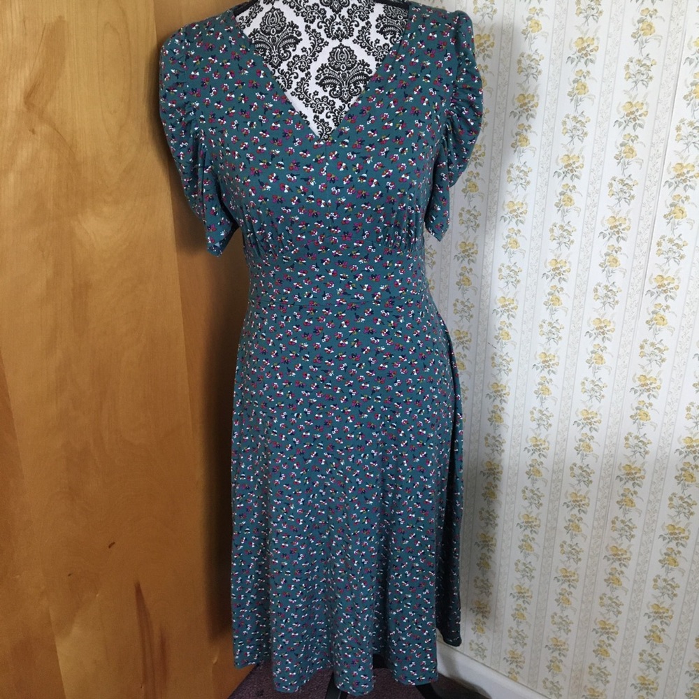 Lindy Bop Vintage Style Ruched Sleeve Floral Dress